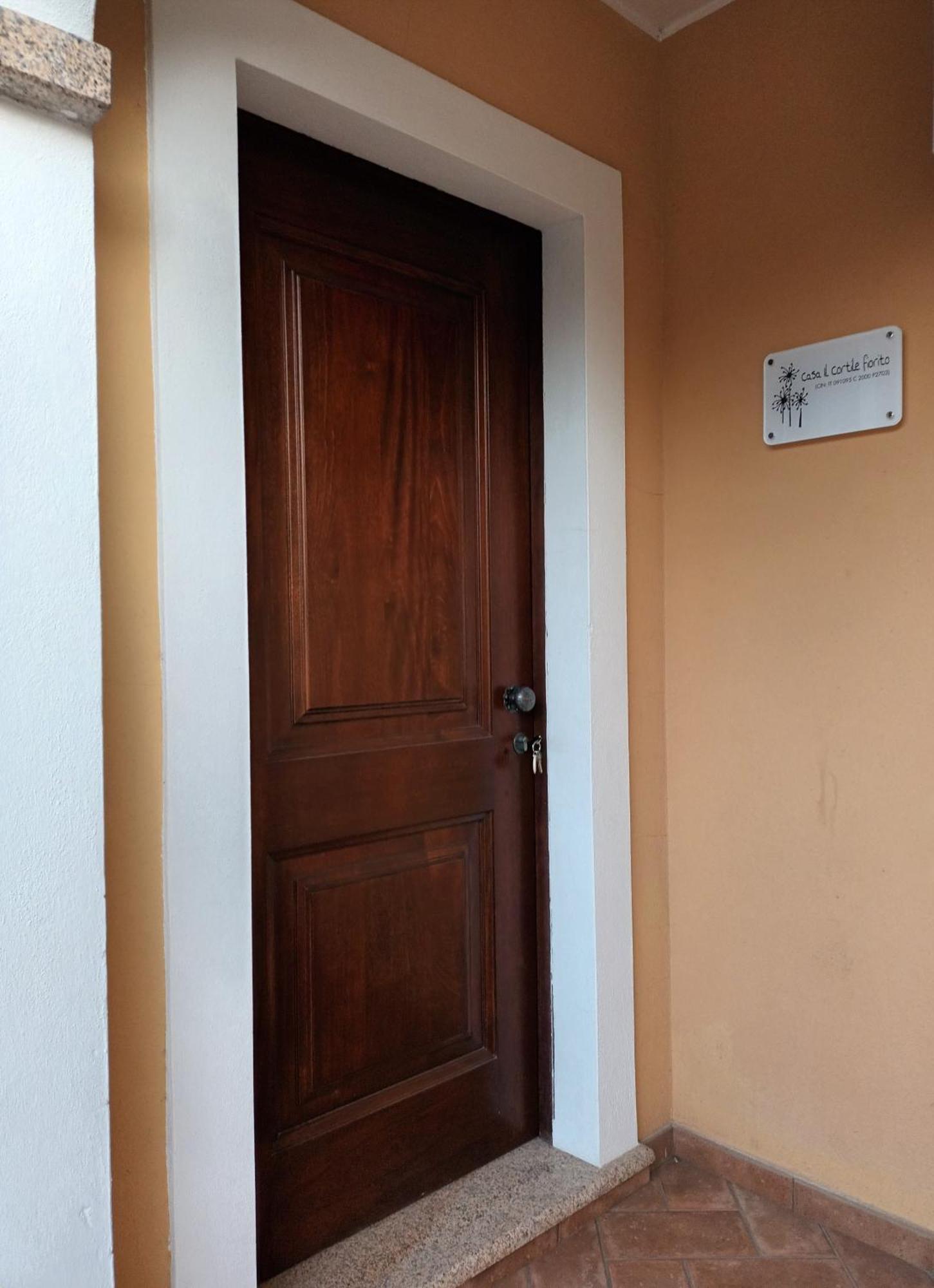 Casa Il Cortile Fiorito Apartamento Tortolì Exterior foto